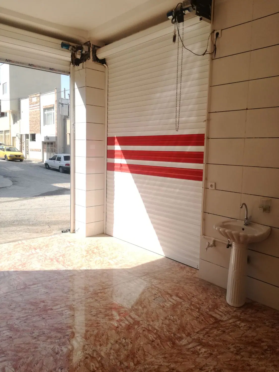 مغازه.انباری 24 متری واقع در پیچ آشوری