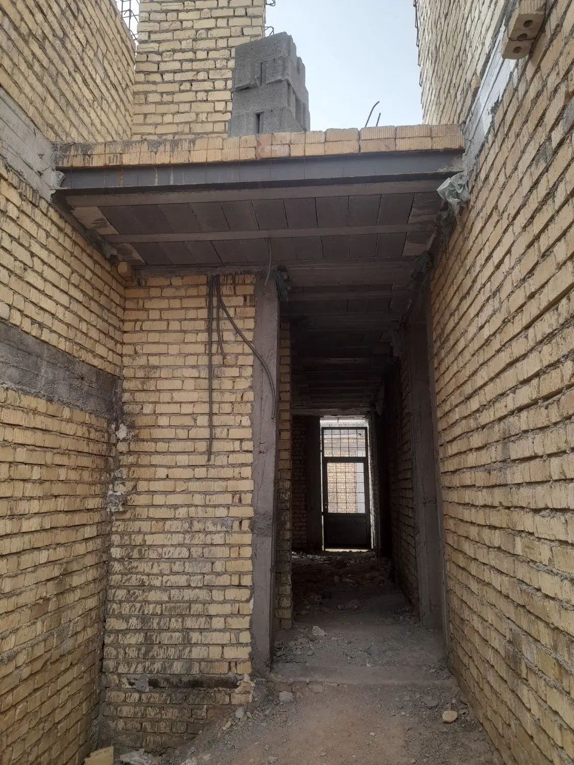 فروش منزل نیم کاره درسروستان