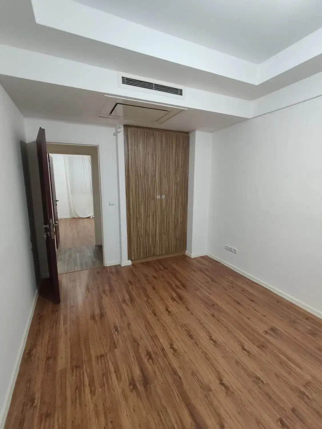 ظفر ، ۱۱۸ متر دوخوابه دو پارکینگ سندی روبه آفتاب