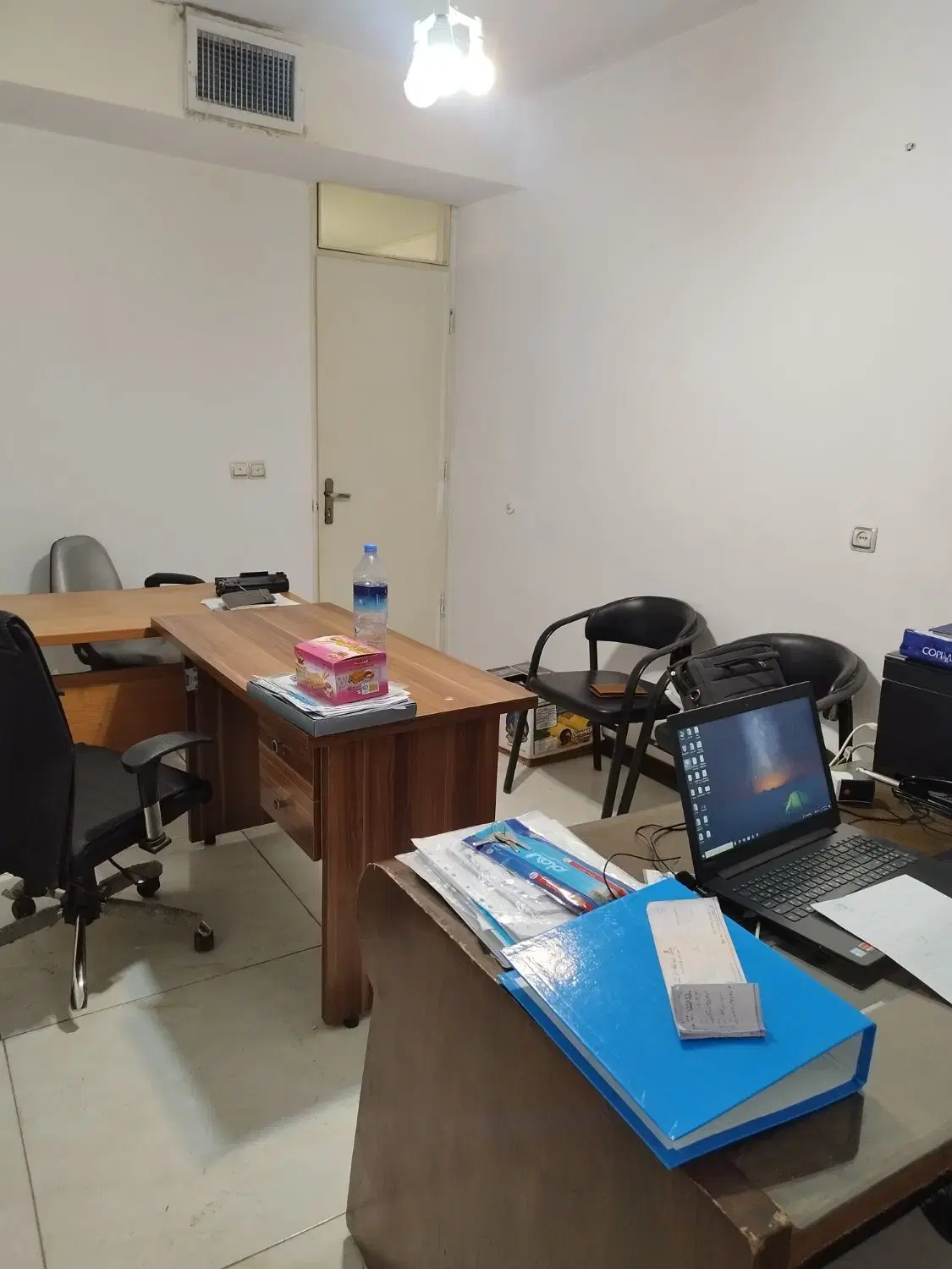 اتاق اداری ۱۵ متری مبله به همراه لابی