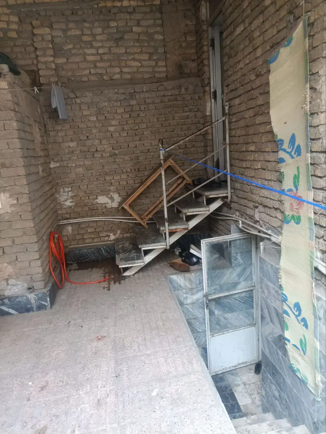 منزل دربستی در دو طبقه