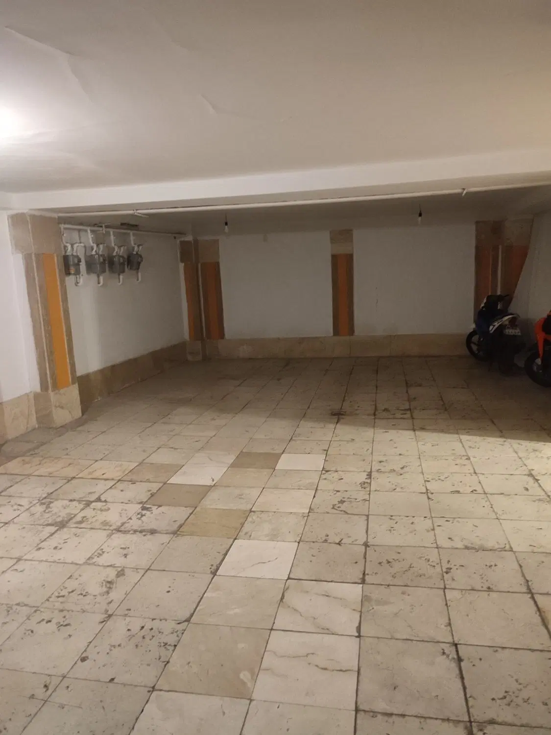 52 متر ط دوم پارکینگ دار آذربایجان اسکندری بوستان