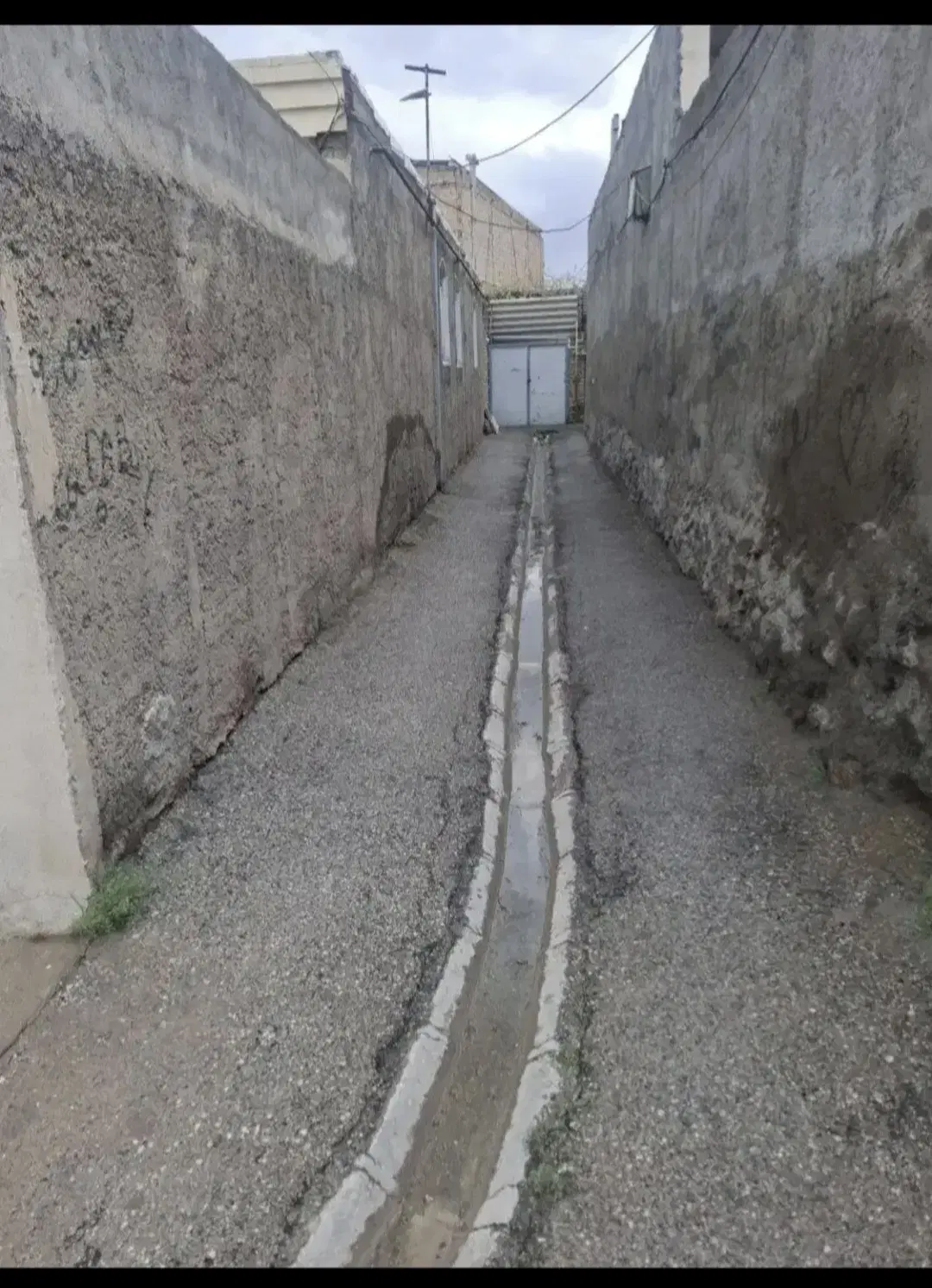 زمین چهار دیواری