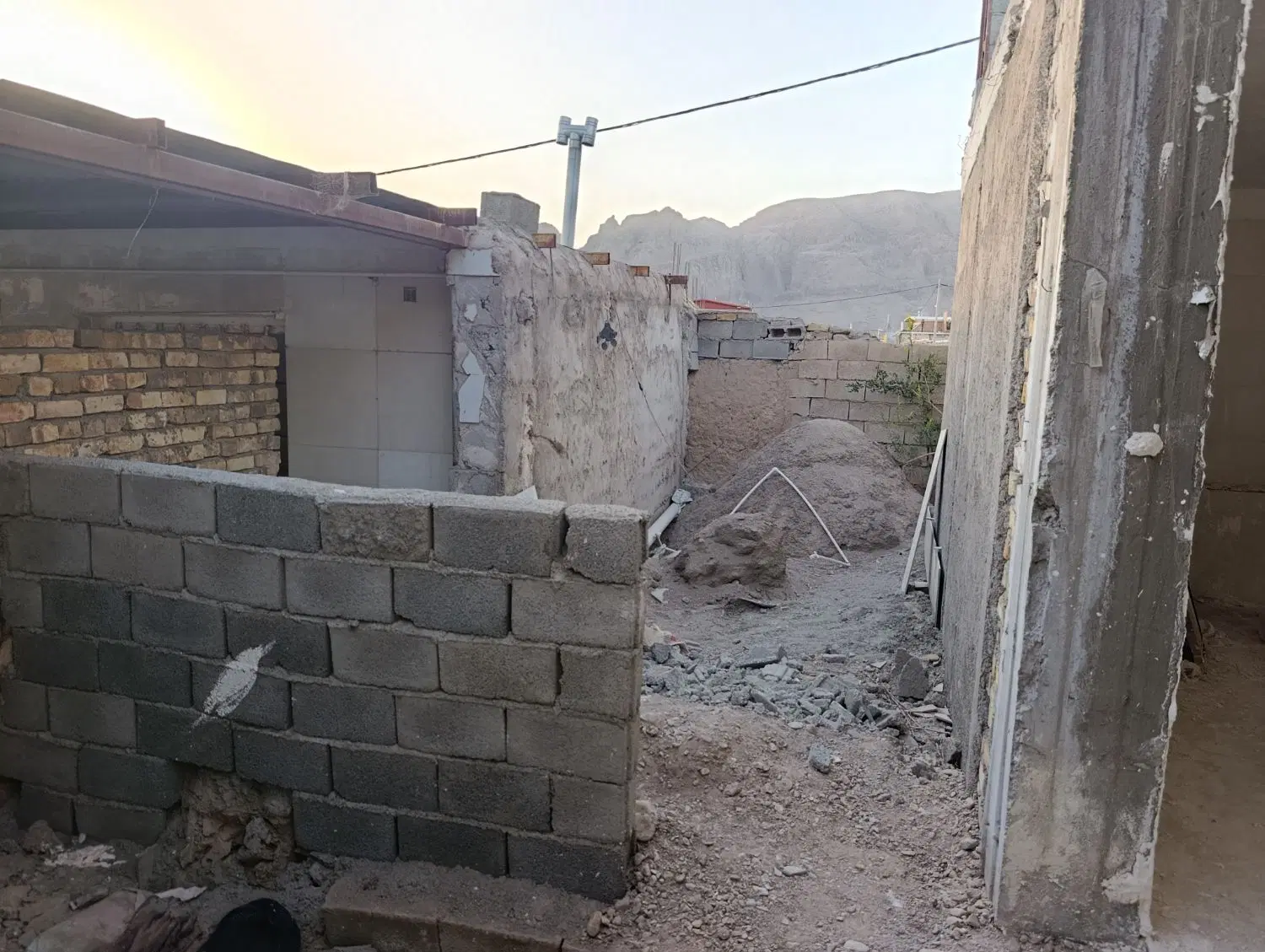 یک باب منزل نیمه کاره سرآسیاب فرسنگی