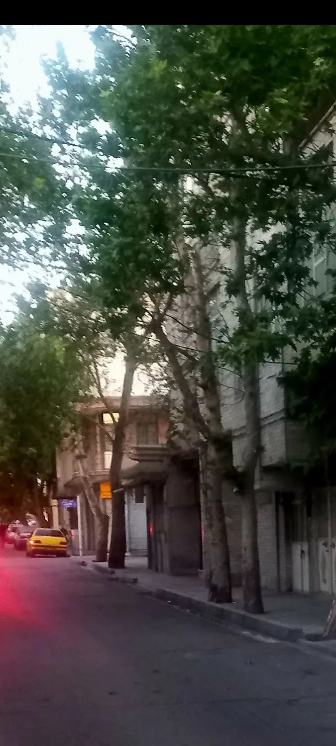 خانه ای دوطبقه در بهترین لوکیشن اتابک
