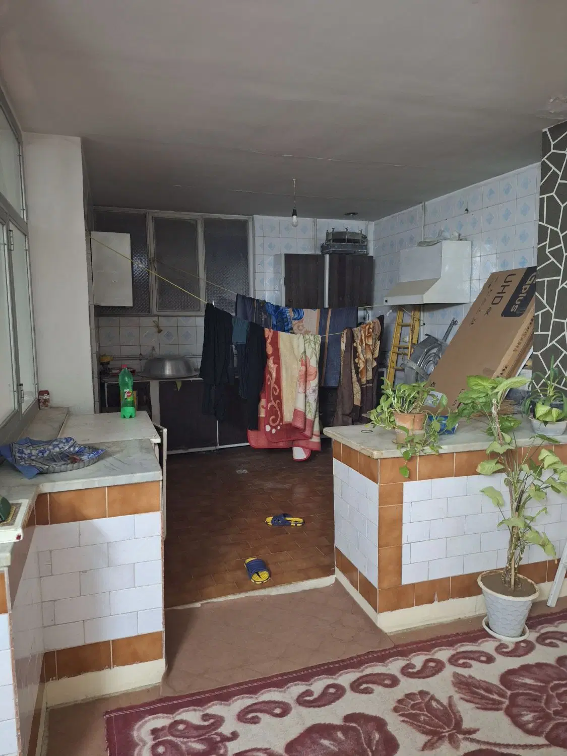منزل دربست همکف تکخواب طبقه بالا یک سالن بزرگ