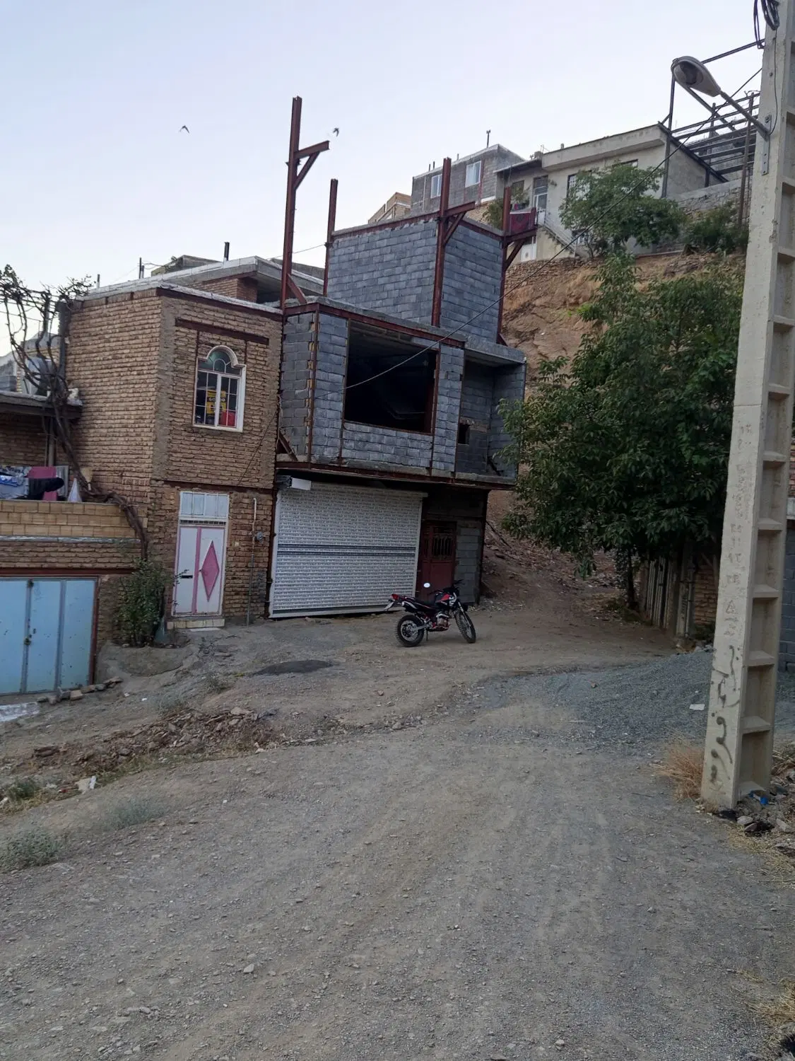 خانه مسکونی نیمه کاره
