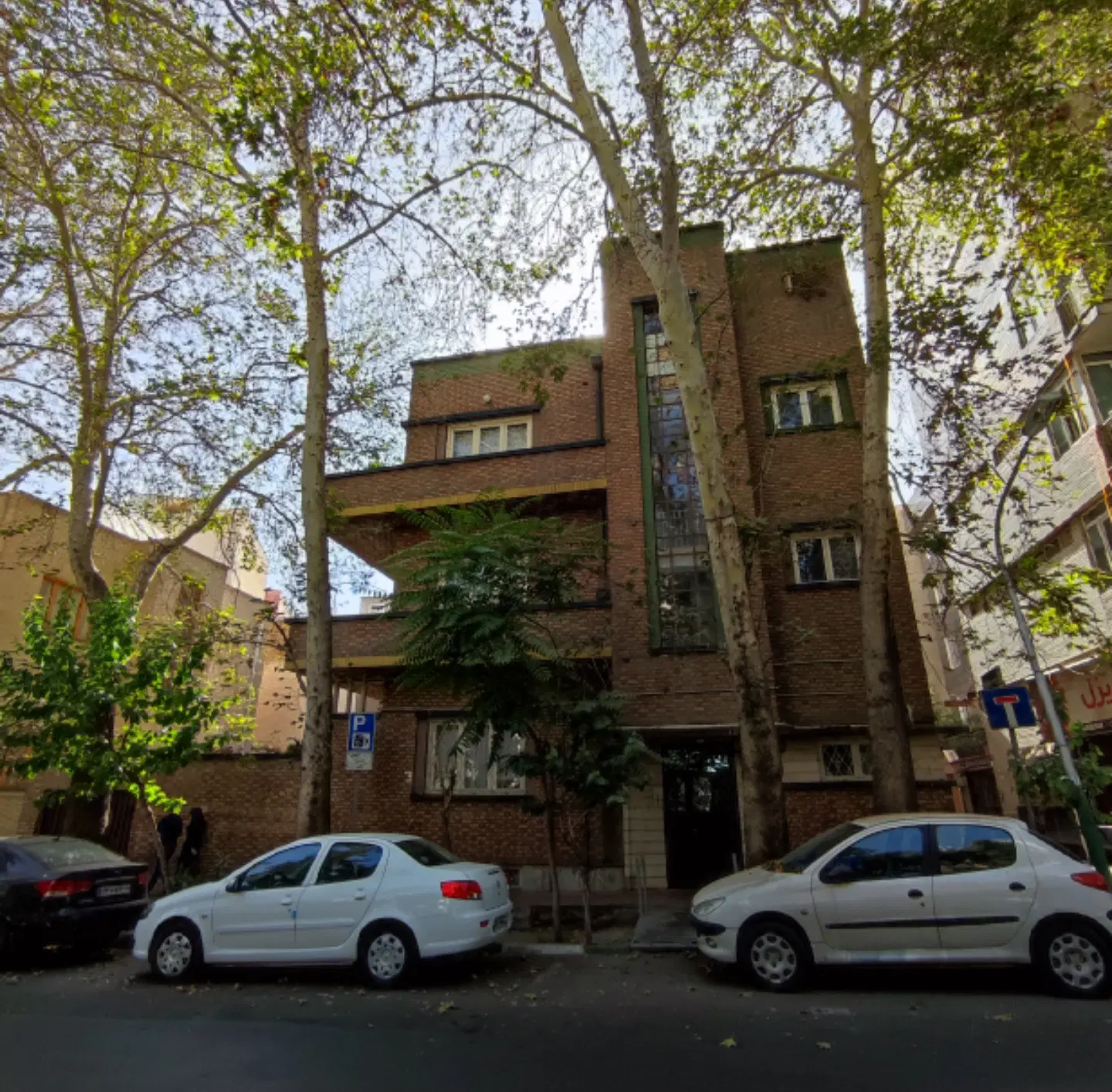 550متر مستغلات یکجا مناسب کافه فردوسی ایرانشهر