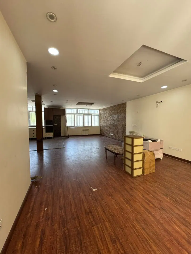 اجاره آپارتمان۱۵۰ متری ۳ خوابه دارای پارکینگ وانبا