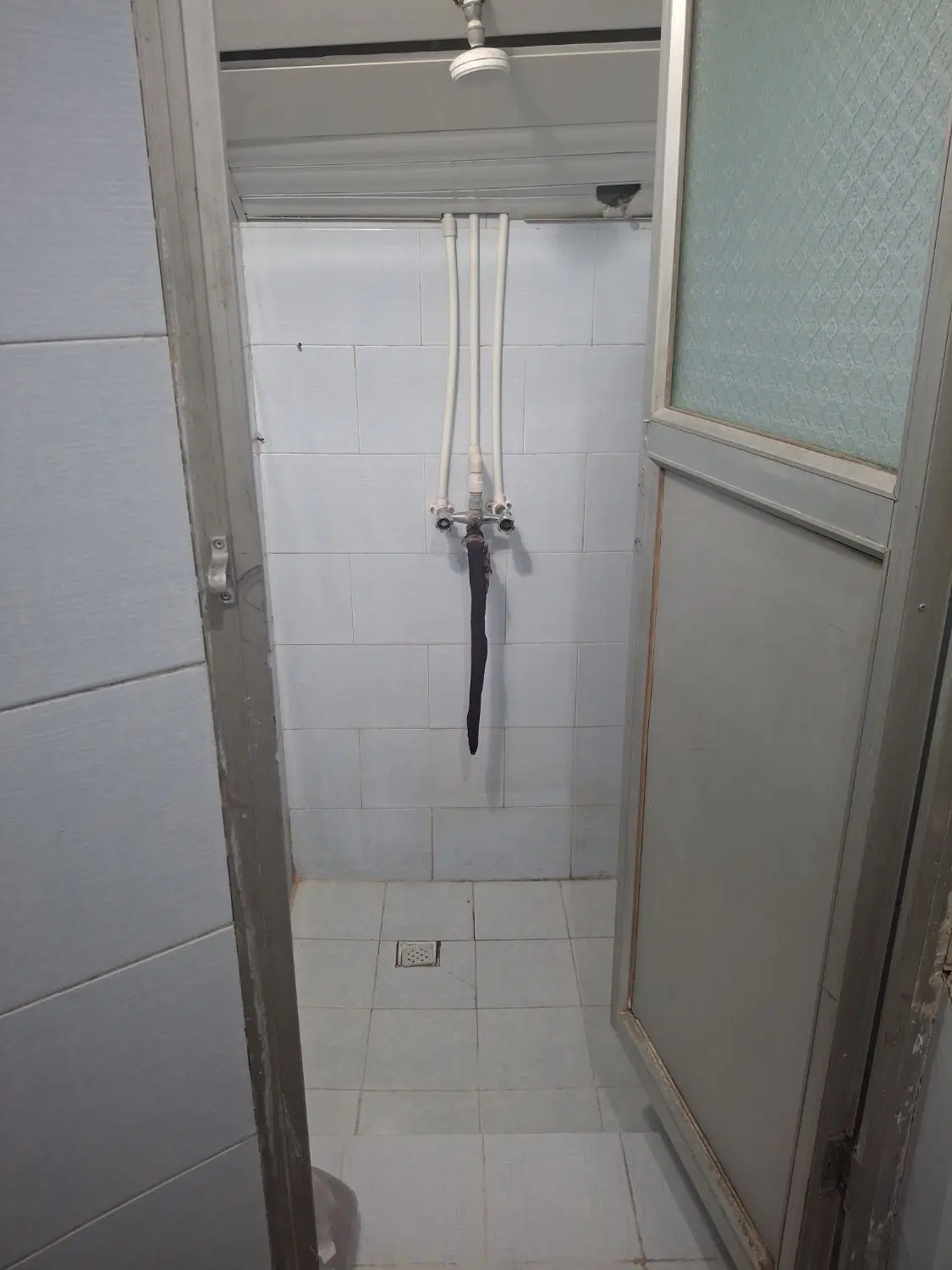 زیرزمین با پله کم در خیابان فرودگاه