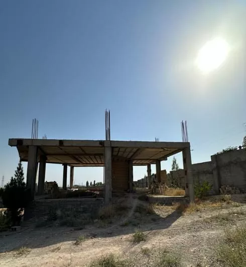 ۸۳۰ متر ویلایی نیمه کاره کردان کوهسار