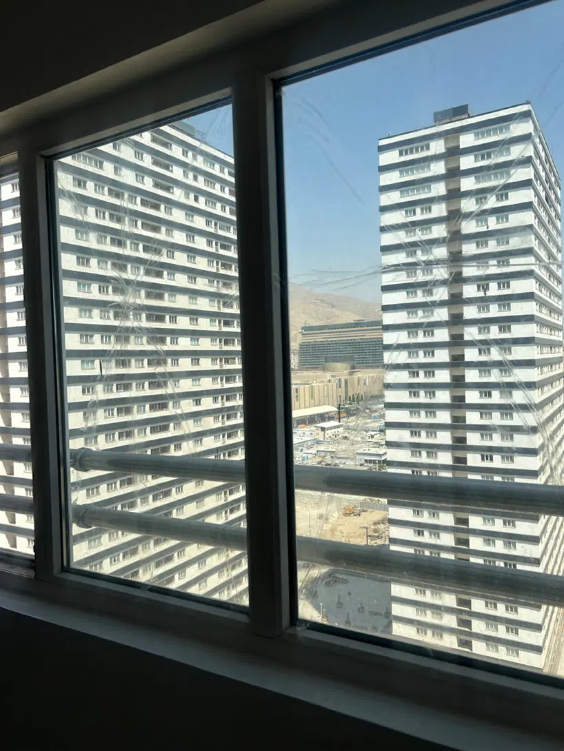 ۱۰۵متر۲خواب برج نوساز غرب دریاچه شهرک چیتگر
