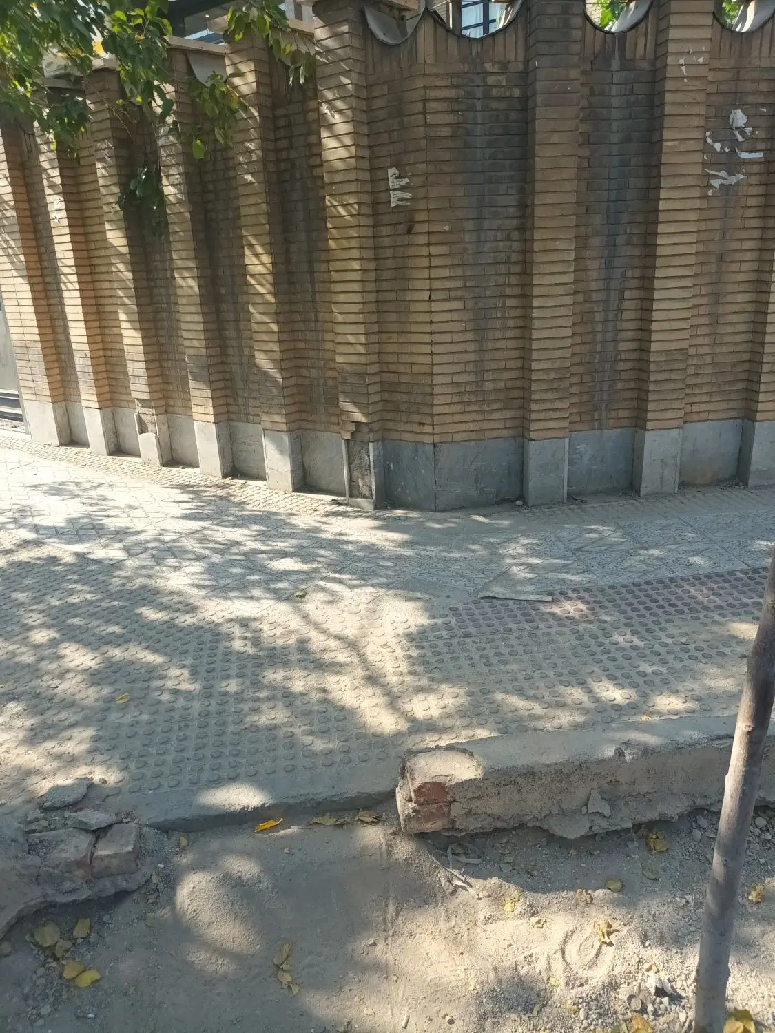 بربلوار مرزداران  کلنگی  ۳طبقه مستقل ماشین رو