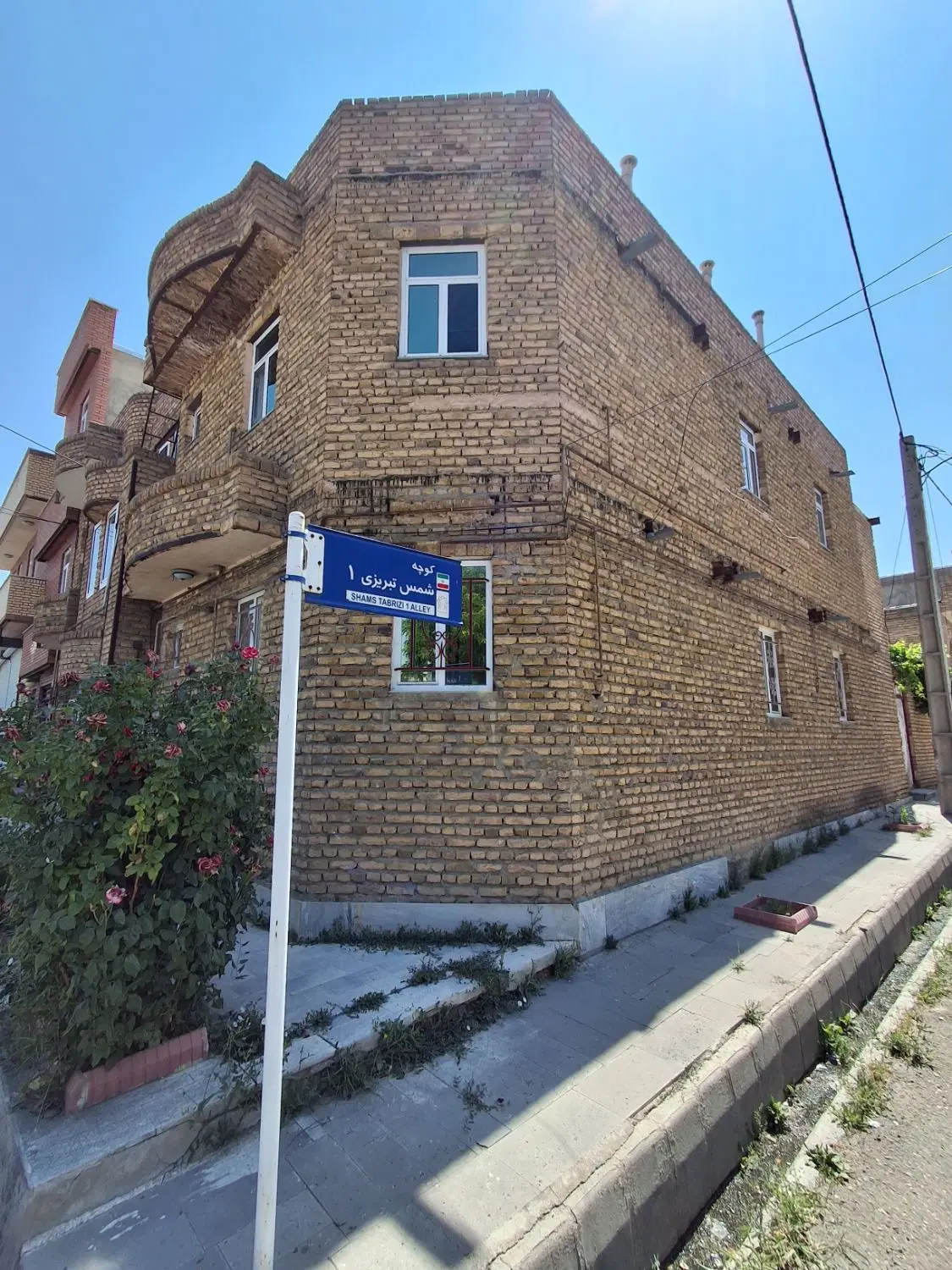 خونه مسکونی دو طبقه