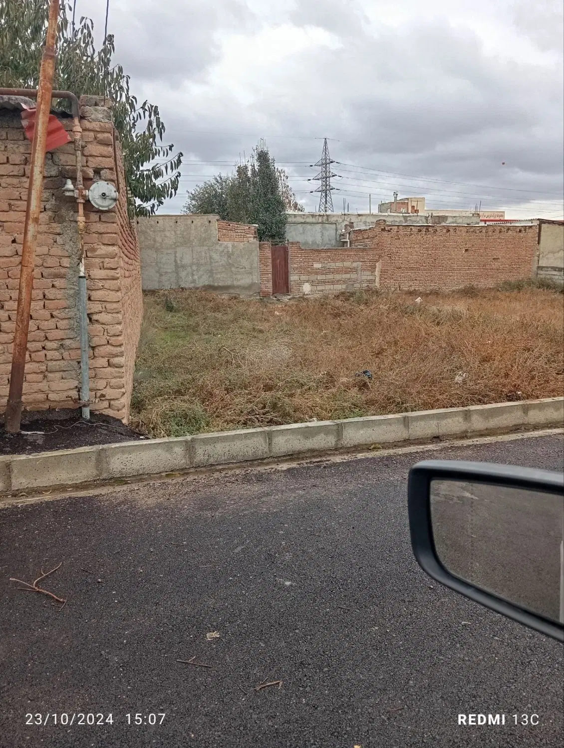 زمین فروشی