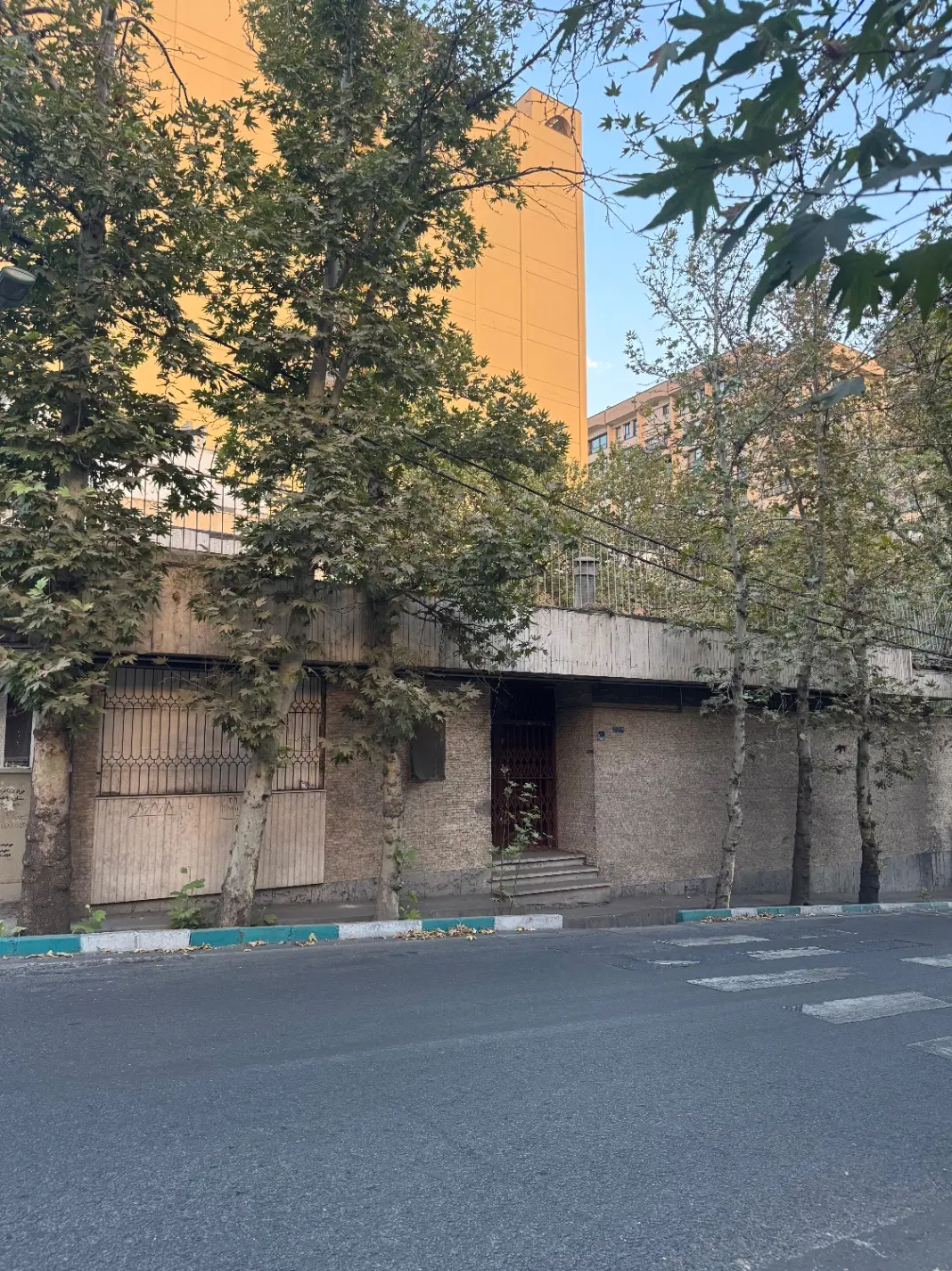 ۲۰۰ متر کلنگی با ۴۰۰ متر بنا زیر قیمت منطقه