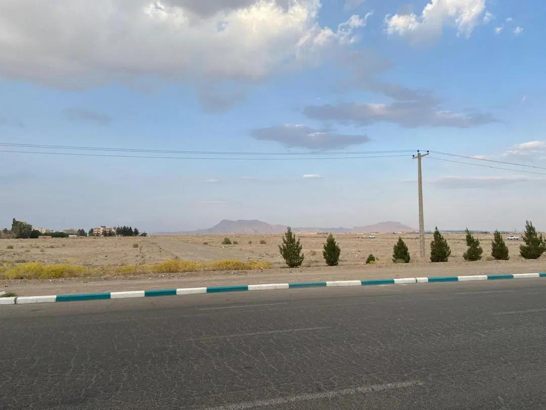 زمین جنب میدان کشتی