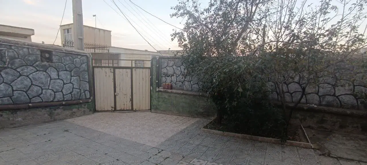 خانه ویلایی دو‌طبقه روبروی فرمانداری