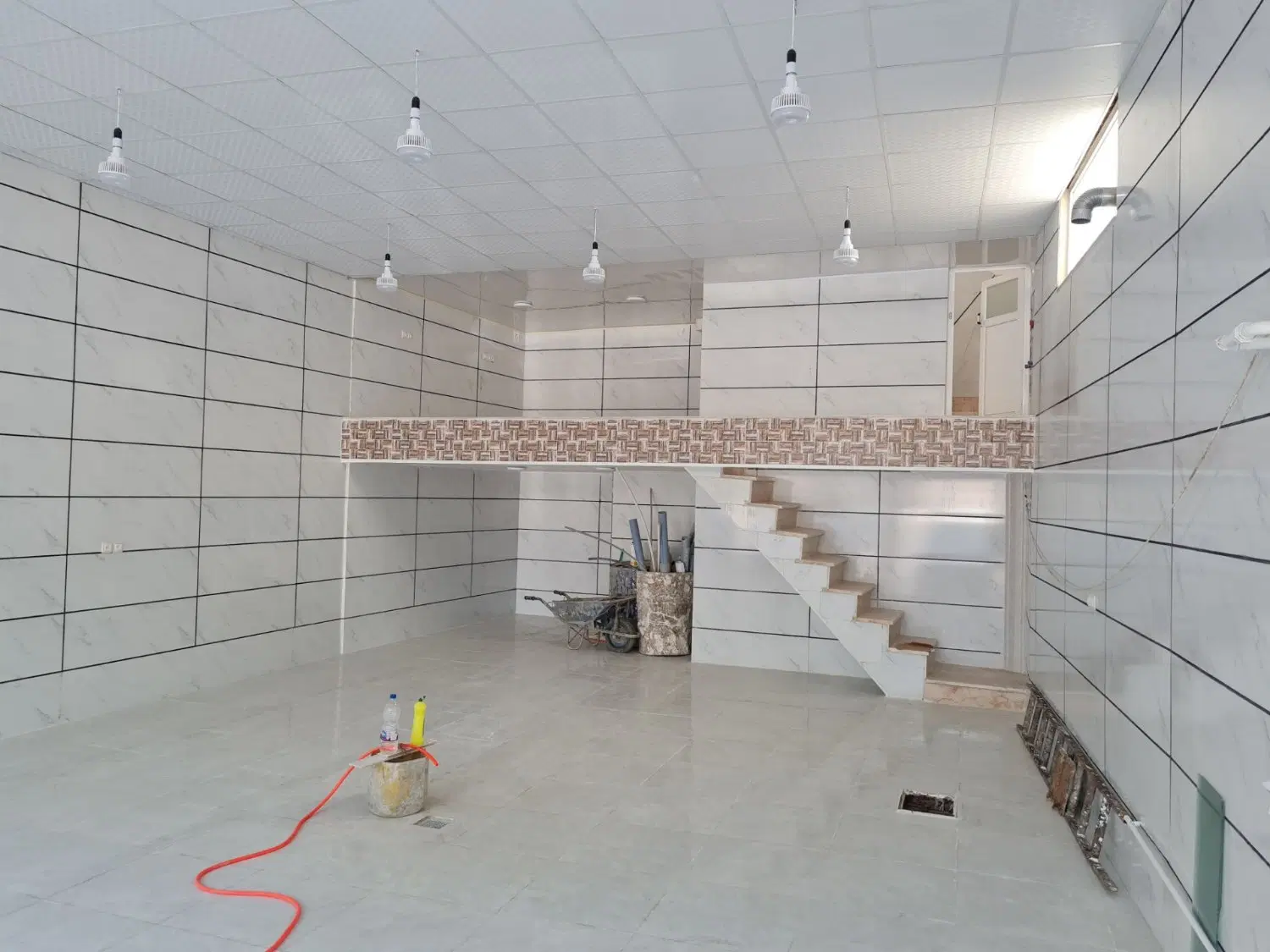 مغازه تجاری 90 متری