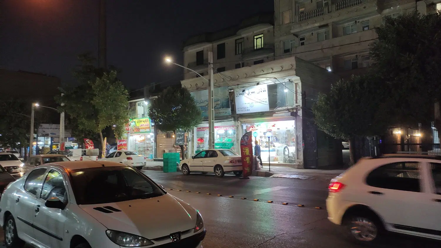 ۳۰ متر مغازه + ۳۰ متر زیرزمین + ۱۵ متر بالکن