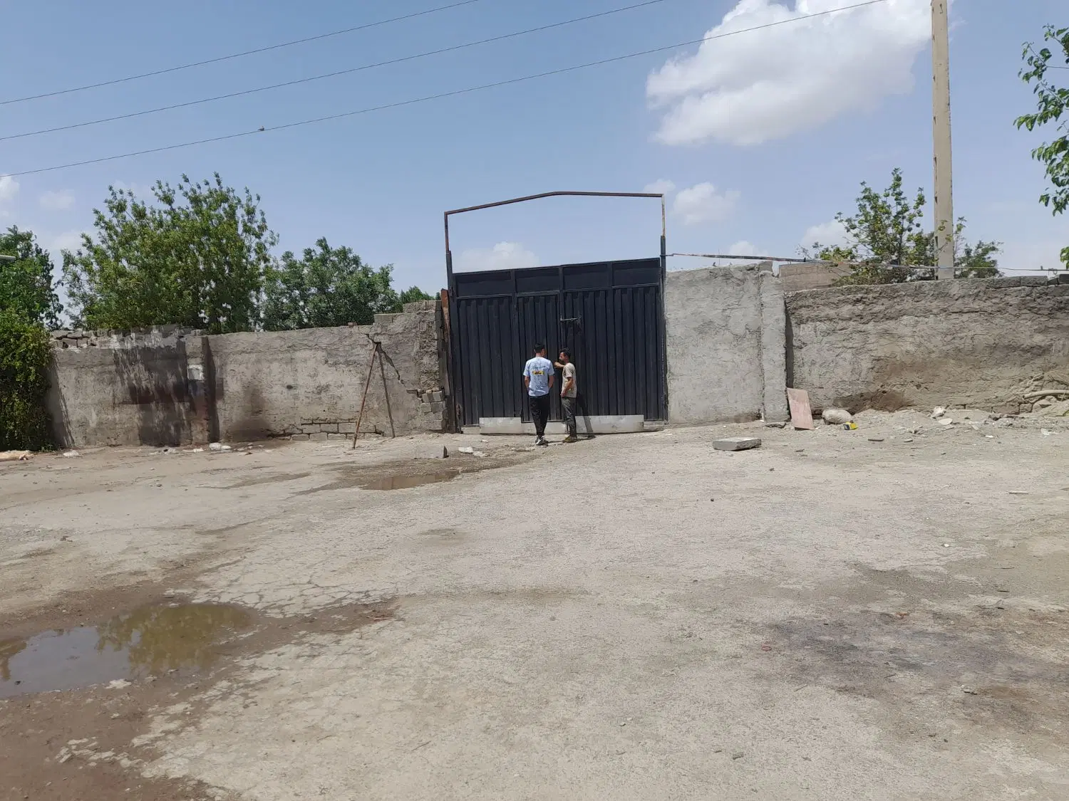 ۷۰متر سوله  ۷۰۰ متر چهاردیواری ودوعددکانتینر