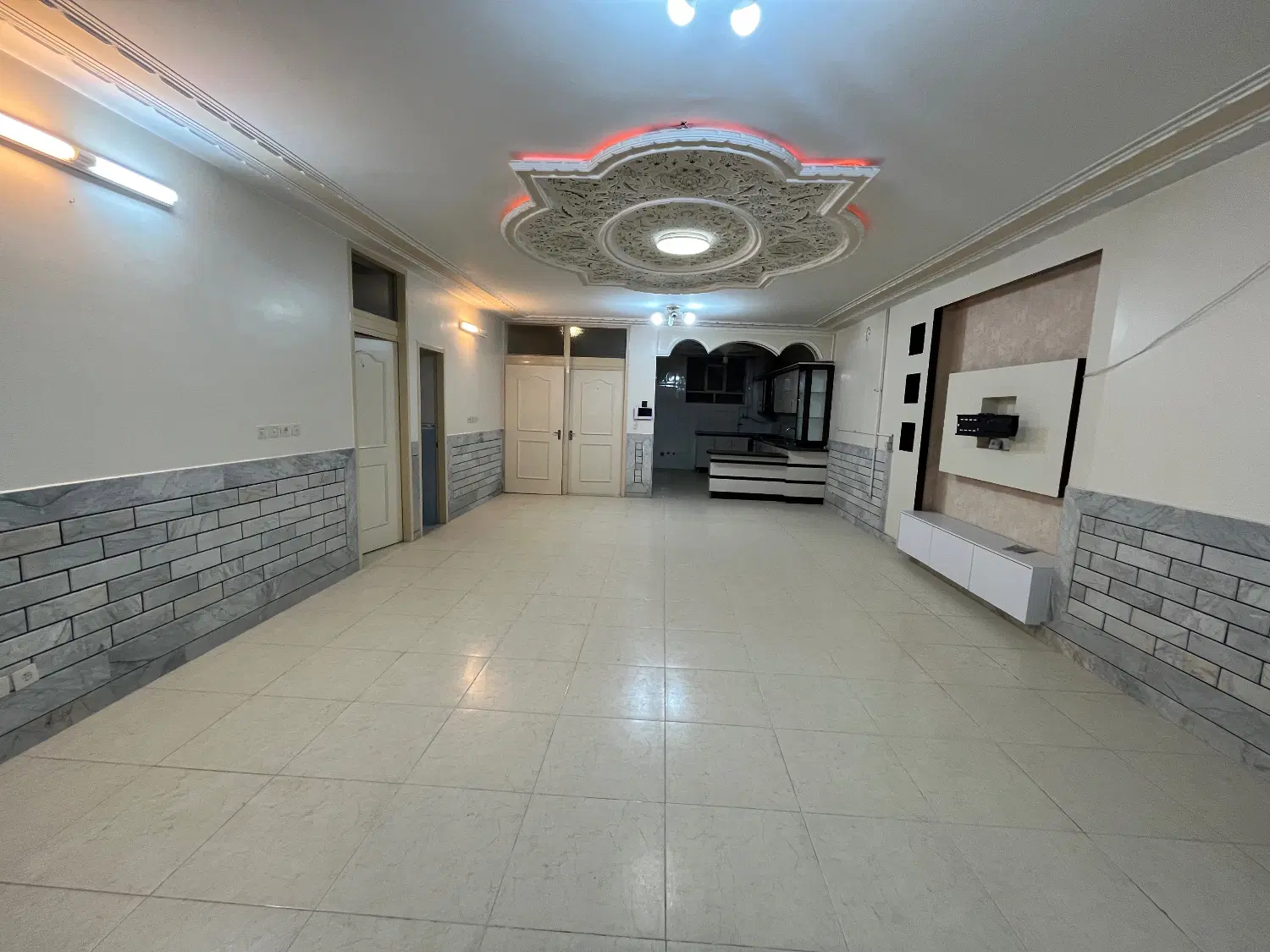 خانه ویلایی حیاط دار در محله آزادگان