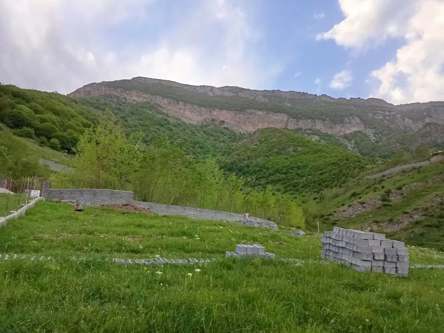 زمین ییلاقی در روستای ۲۴۵ متری چسبیده به بافت