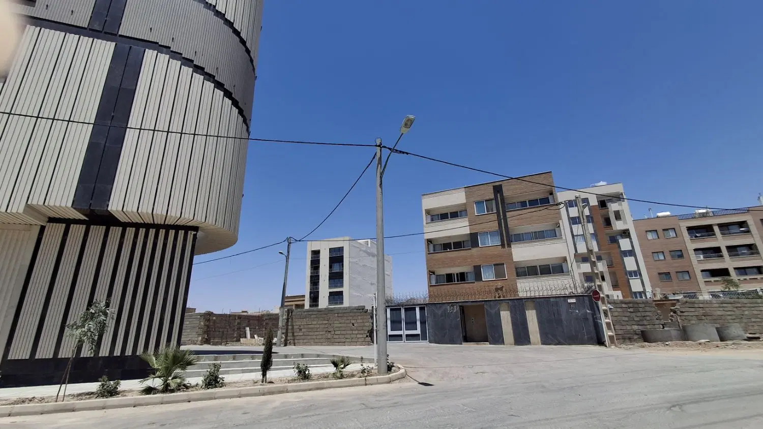 ۴۷۲ متر در روشن‌دشت