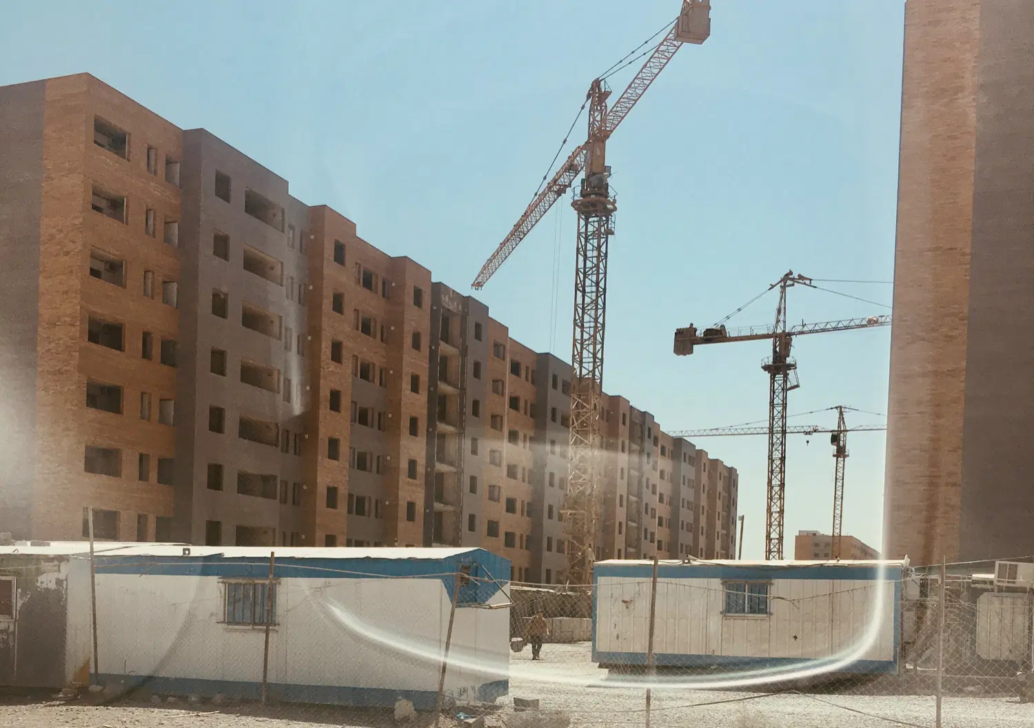 آپارتمان ۹۰ متری صفر ۲ خواب با پارکینگ و انباری