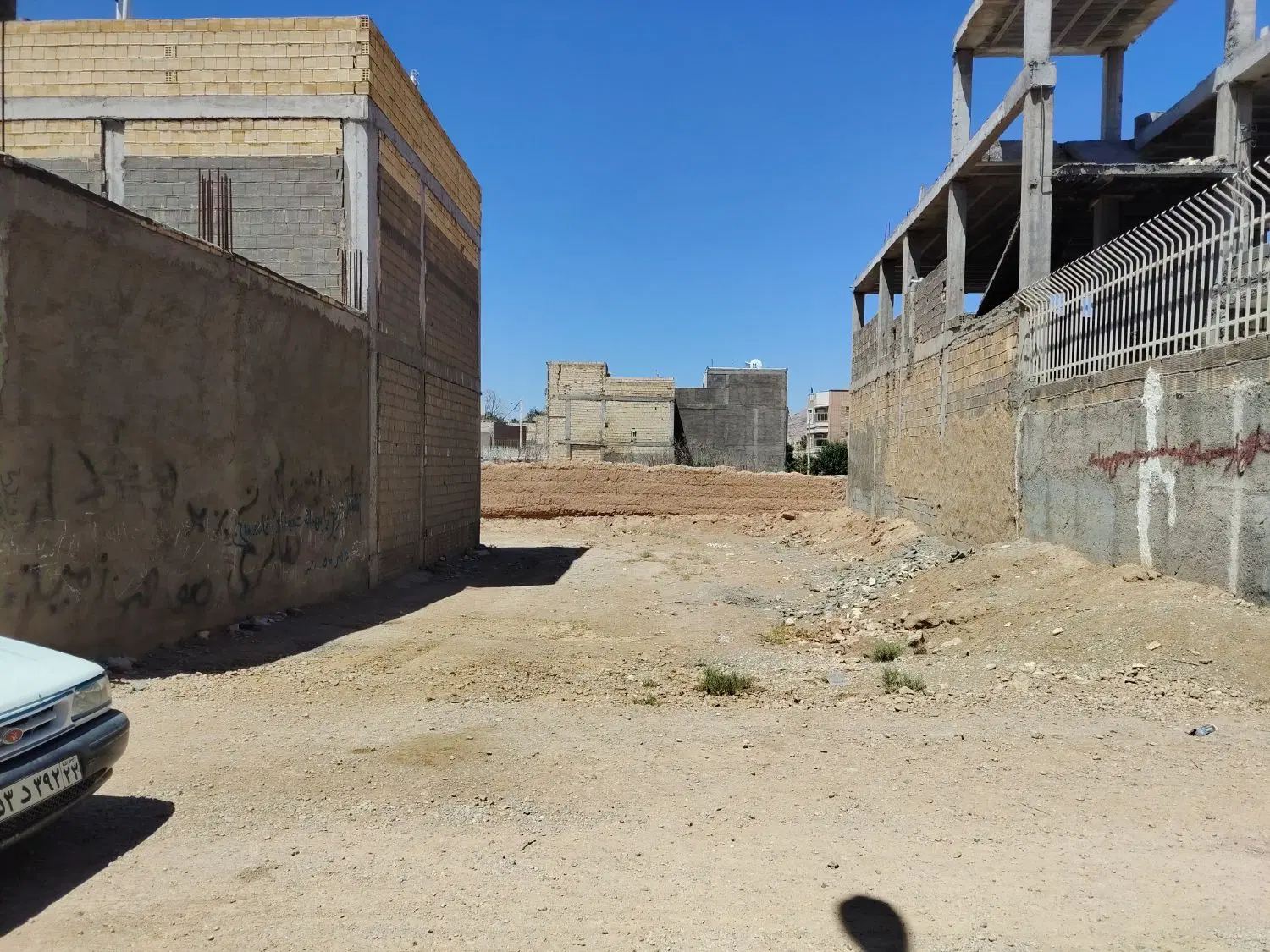 زمین پاسداران کوچه مخابرات