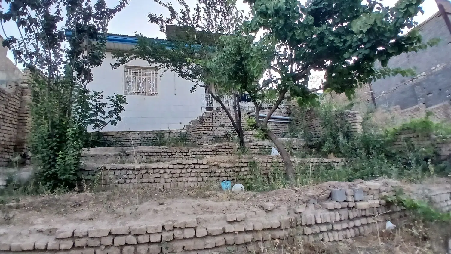 حیاط دربستی