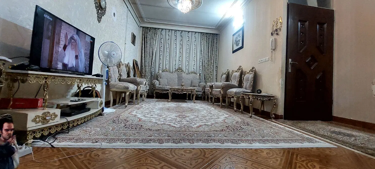 واحد 63 متری شیخ مفید