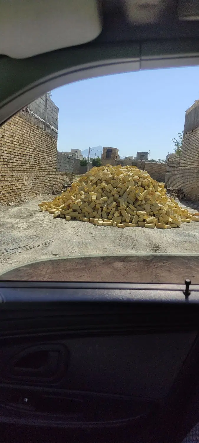 زمین تنگ افتاده بلوار کشاورز