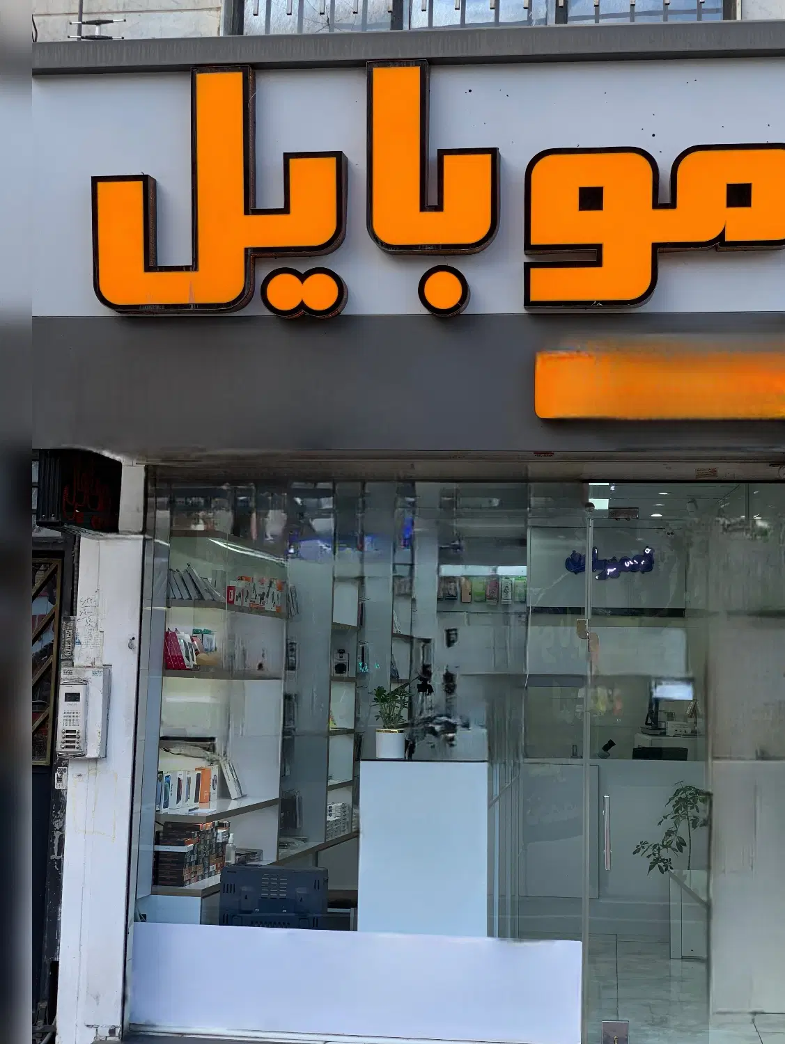 مغازه ۱۸ متری بر بلوار اصلی