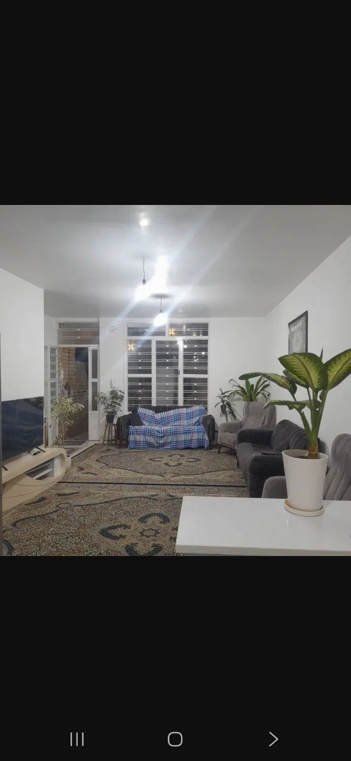 فروش منزل سه واحدی در جرسقان کوچه گل میخک