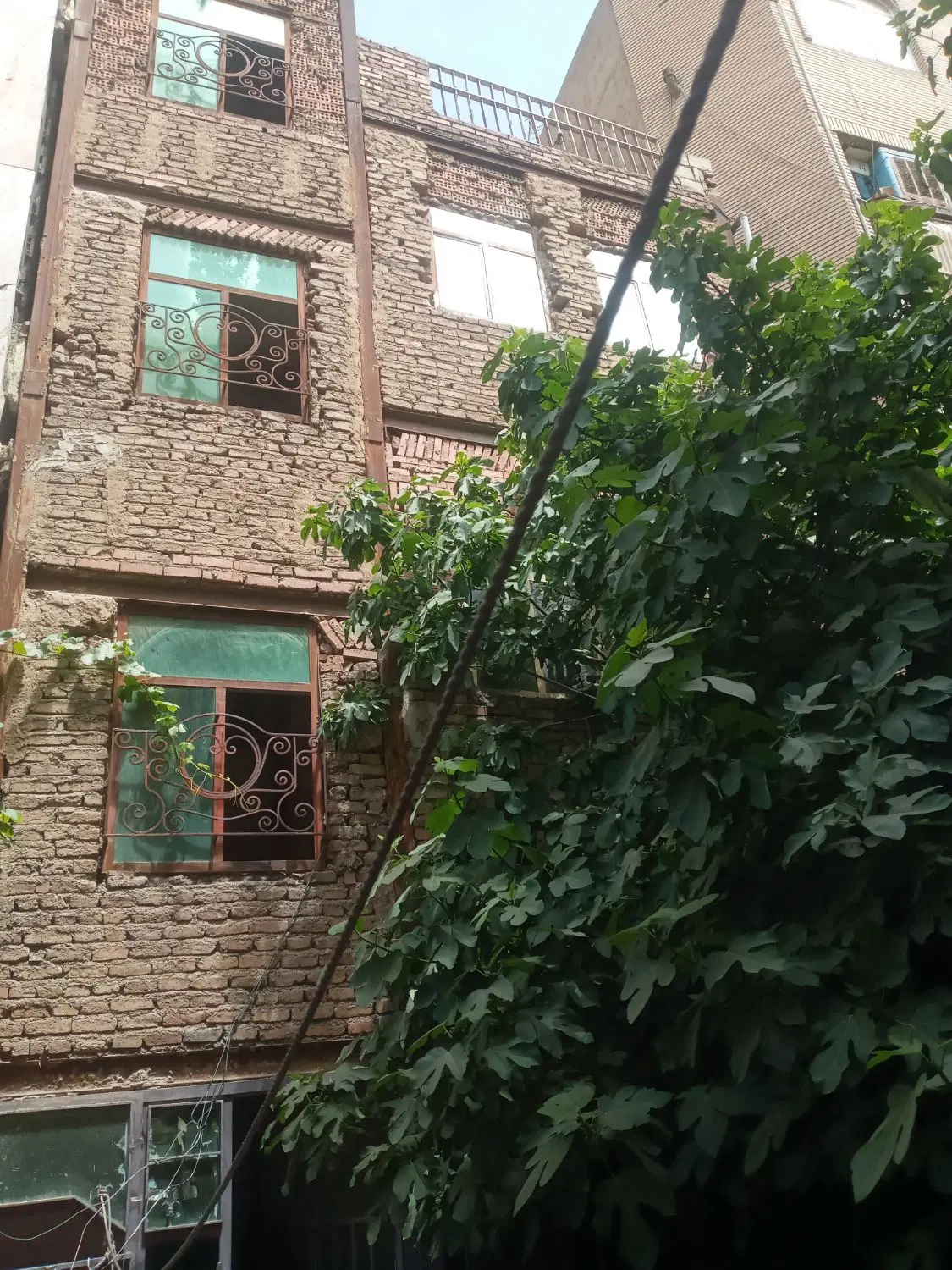 خونه ۳طبقه به فروش میرسد