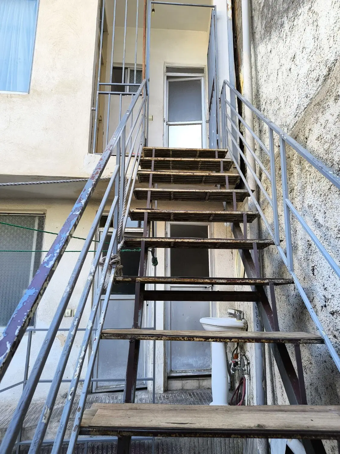 خانه ویلایی خیابان آفتاب 10