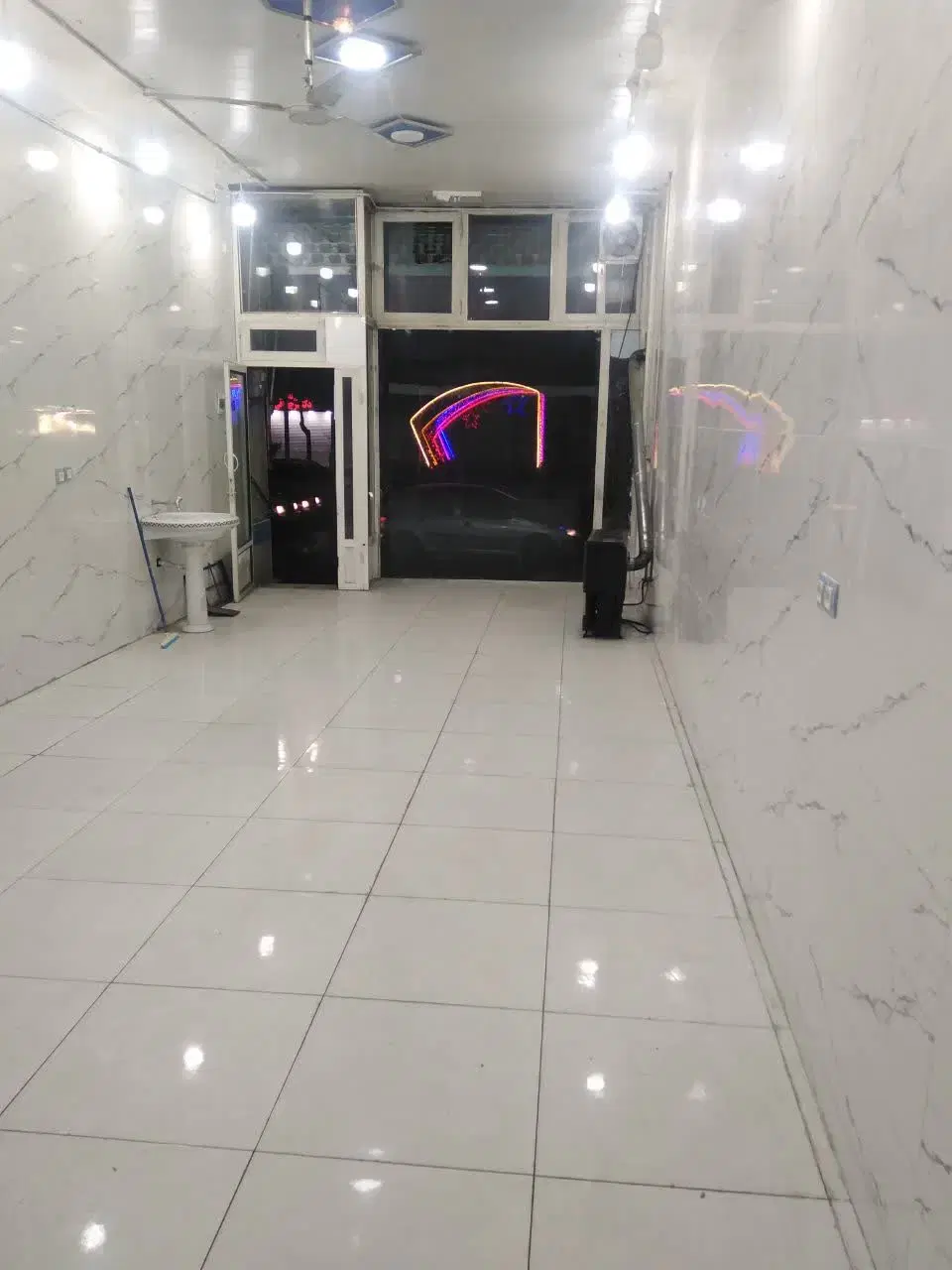 مغازه تجاری