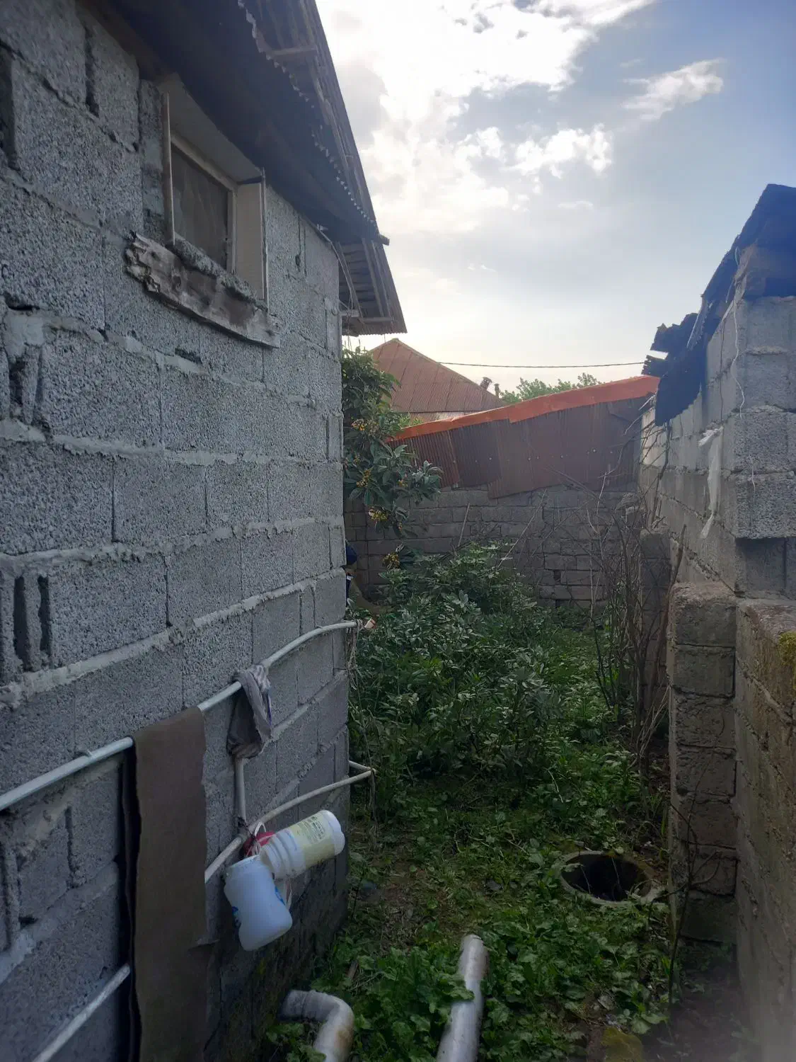 خانه ویلایی نیمه کاره ۳۱۰متری