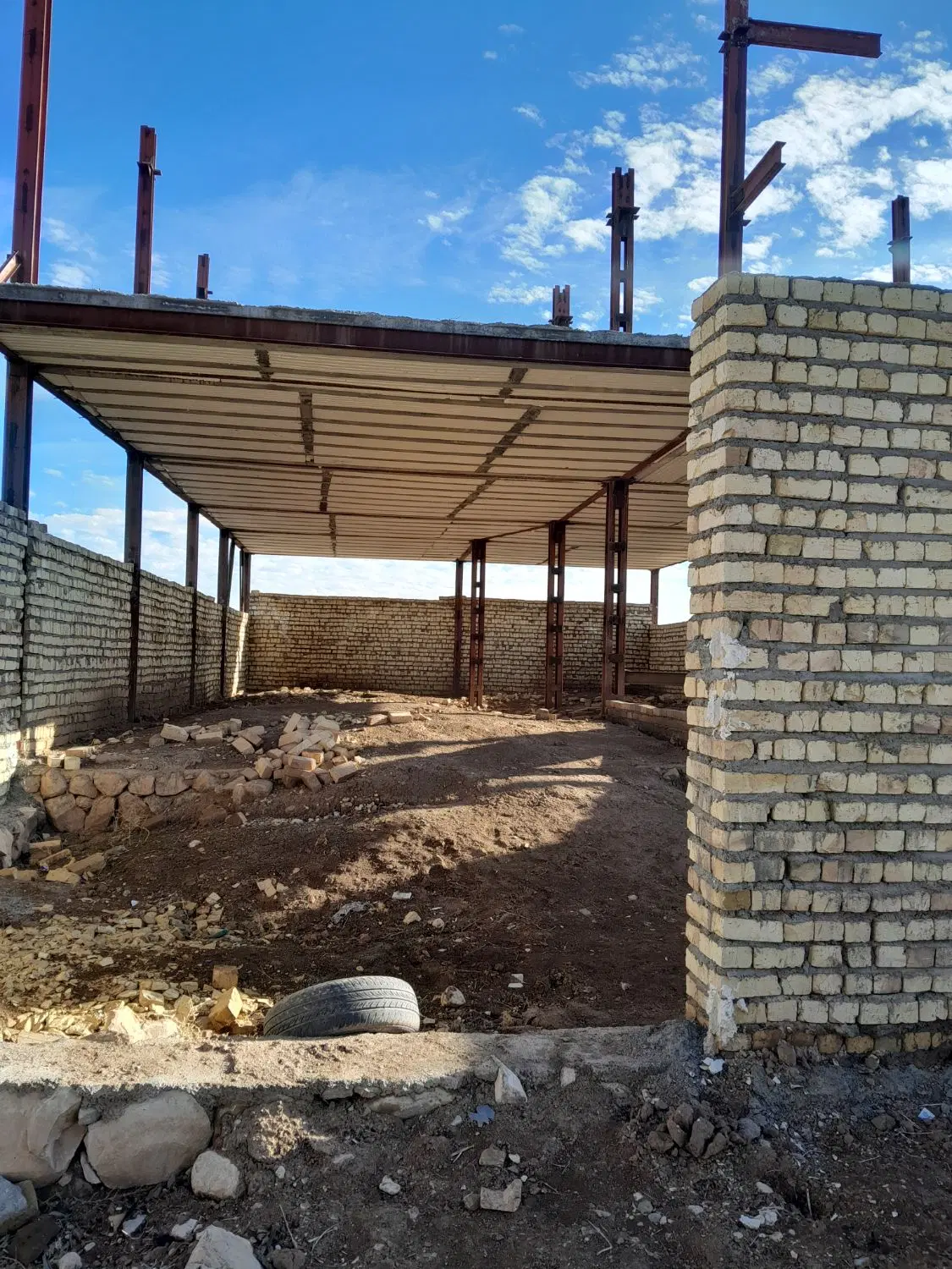 دوطبق نیمه کار کوچه اول بهساز