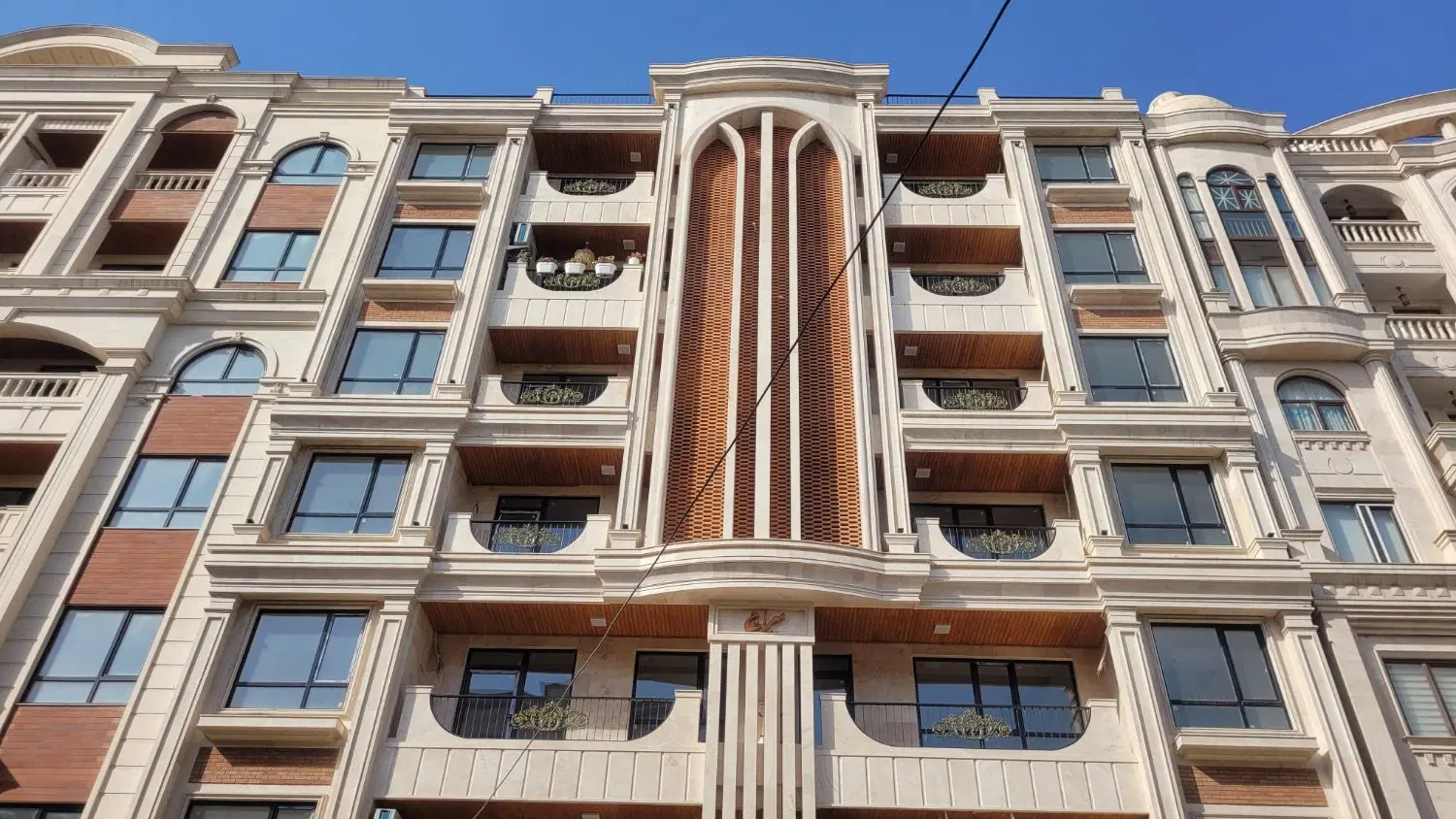 ۷۰ متری نوساز حیاط دار الهیه