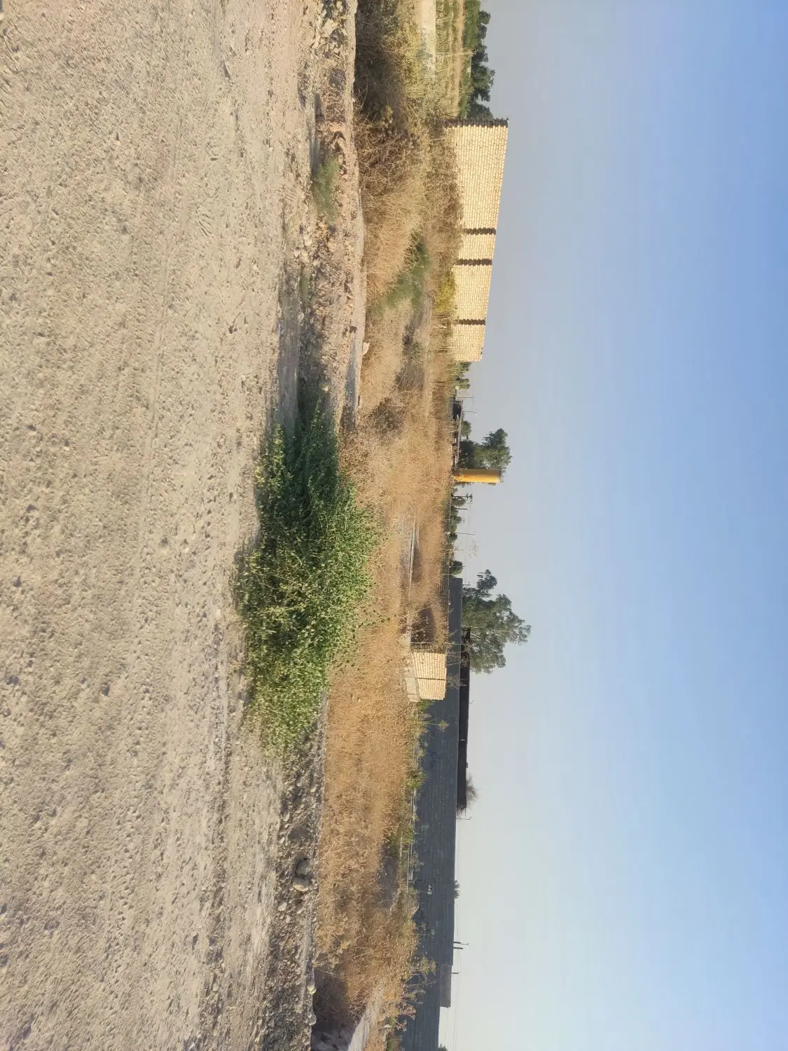 زمین سنگ کاری شناژ قسمتی آجر کاری دارای کنتر اب