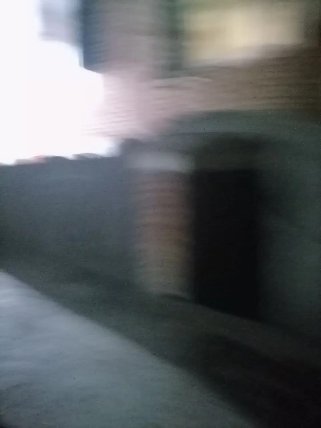حیاط بزرگ و مغازه دار