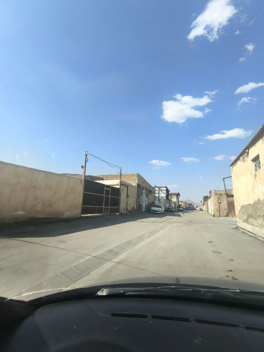 زمین ۵۰۰متری سه راه فرودگاه