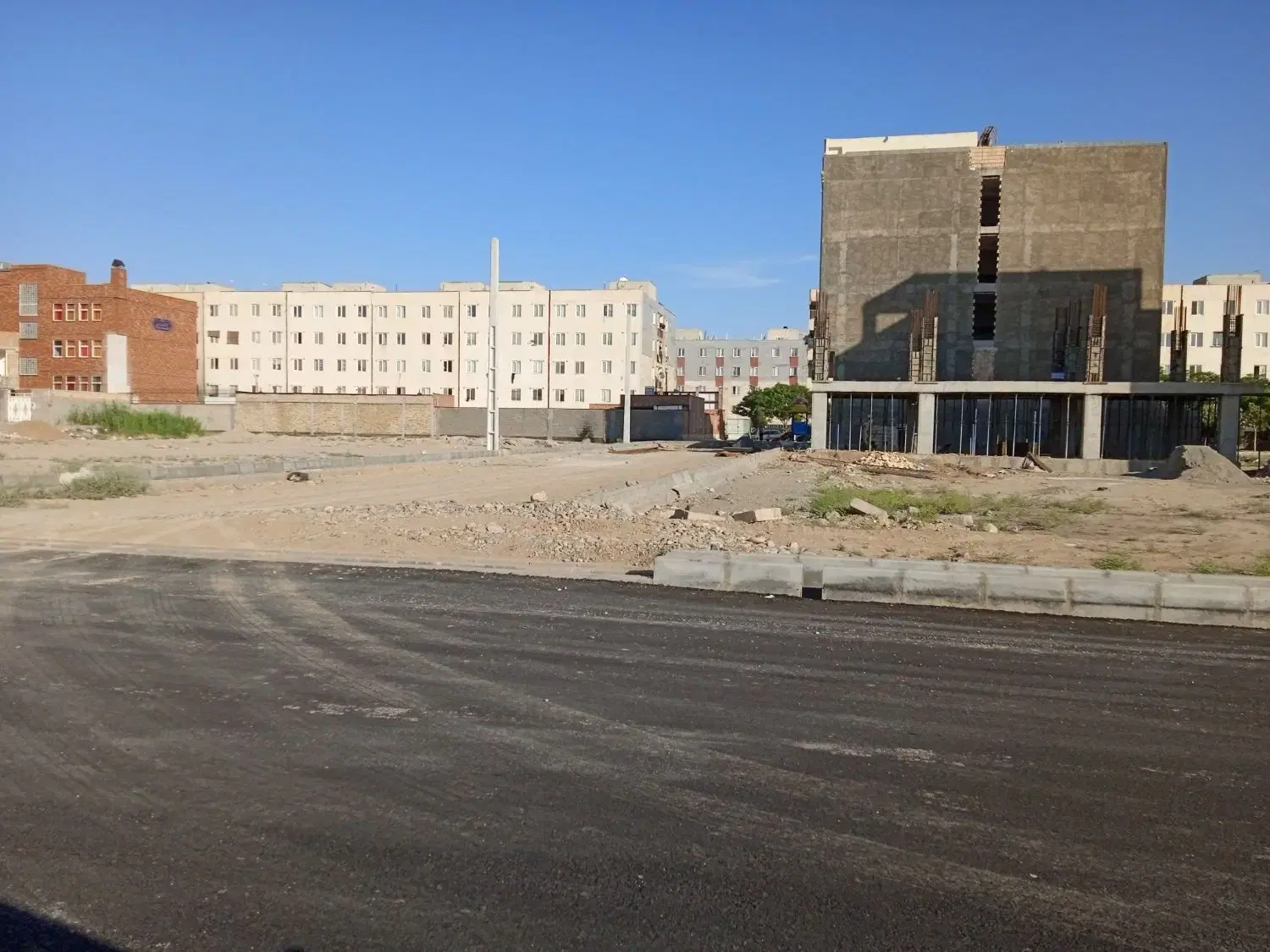زمین مسکونی و تجاری