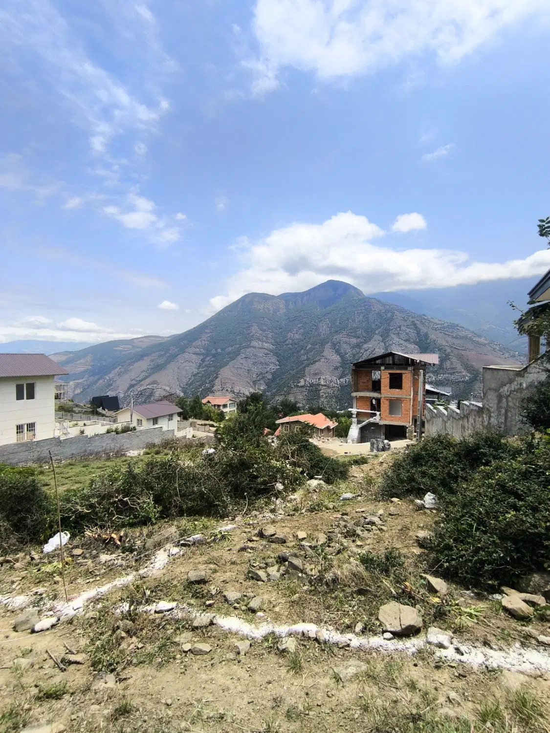 ۳۰۰ متر زمین مسکونی