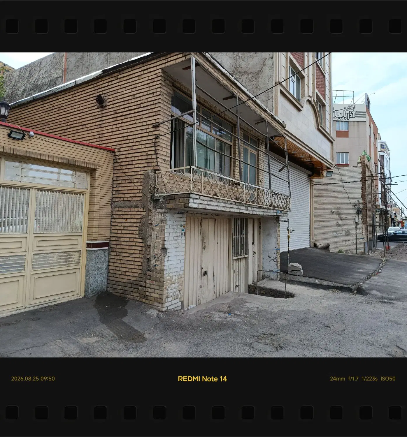 خانه کلنگی در خیابان آذربایجان