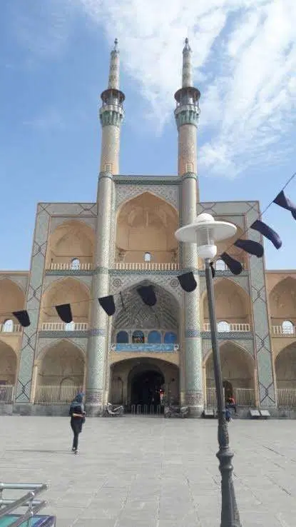 اجاره مغازه امیرچخماق داخل میدان
