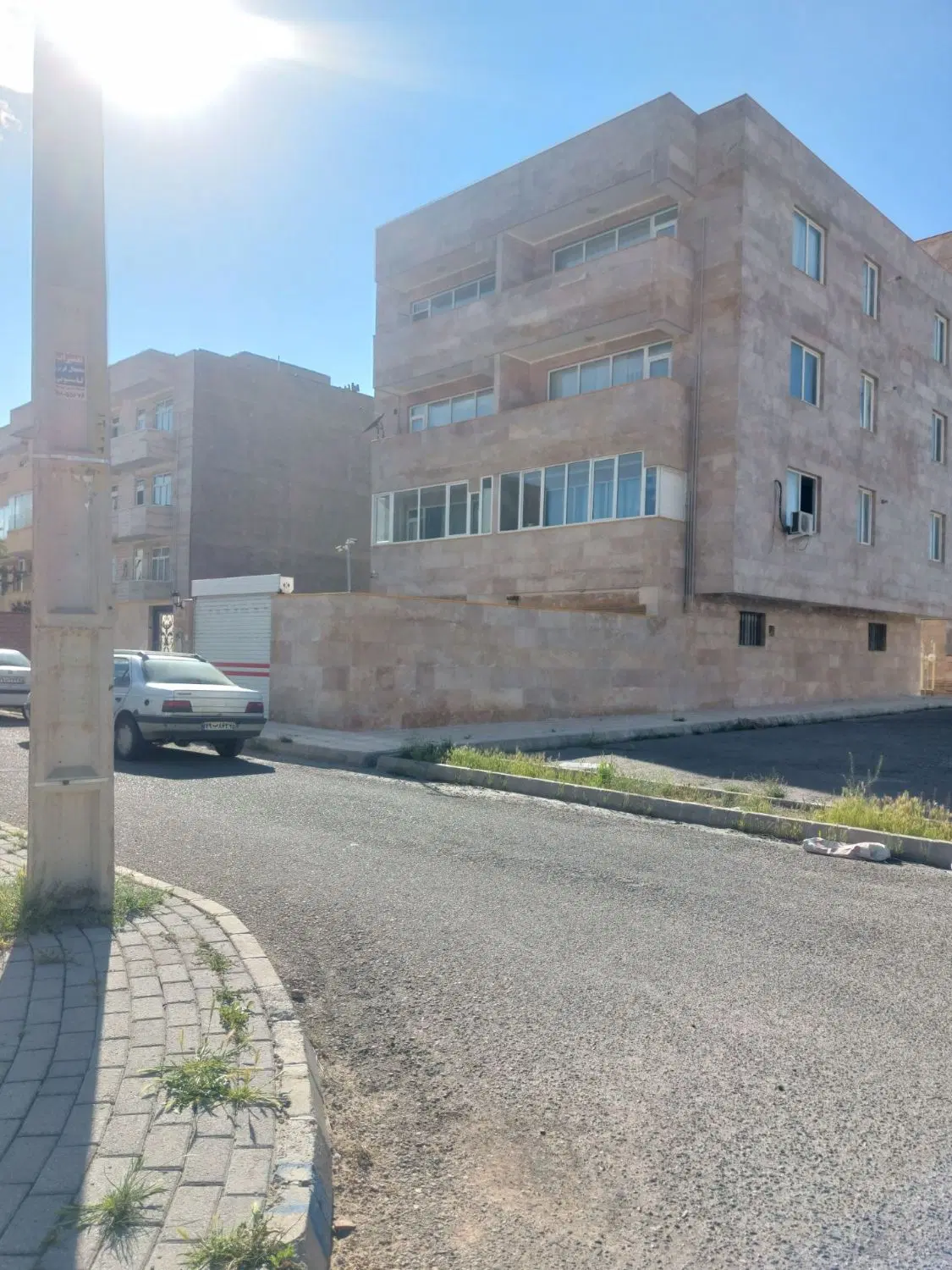 ۹۷متر نما رومی در صدرا ۳نبش