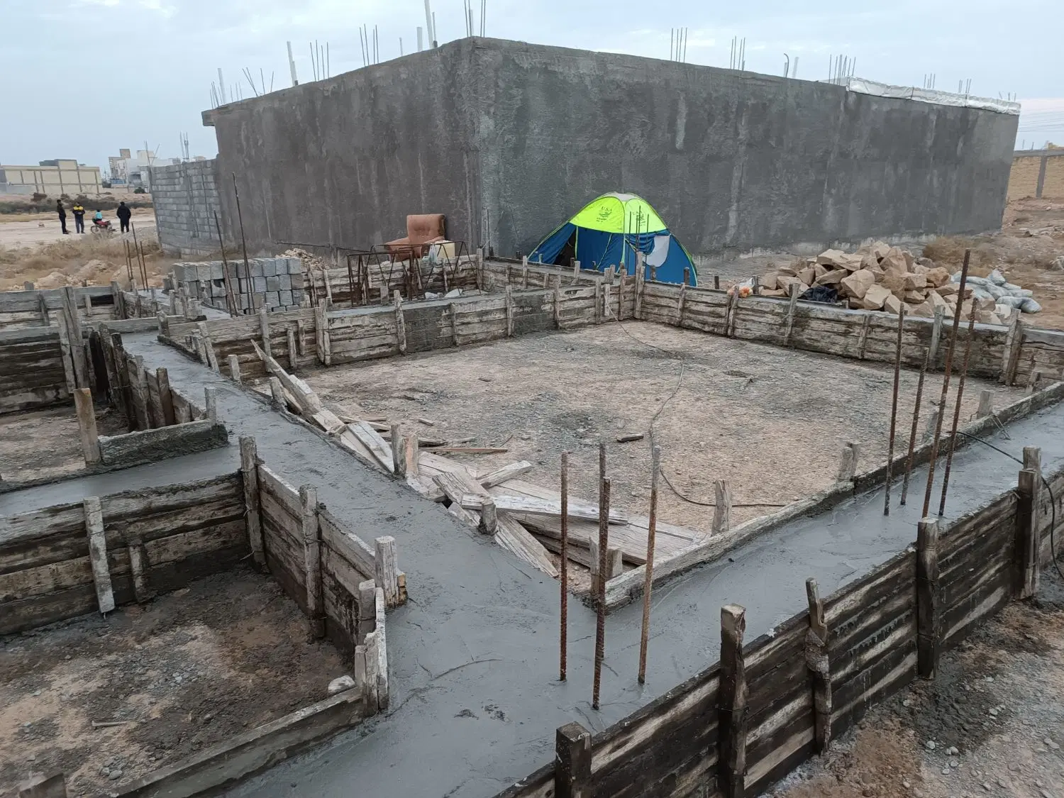 خانه نیمه کاره محله امید